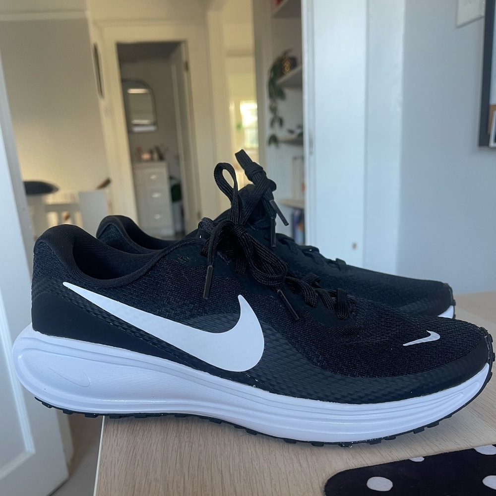 Nike women’s revolution 8